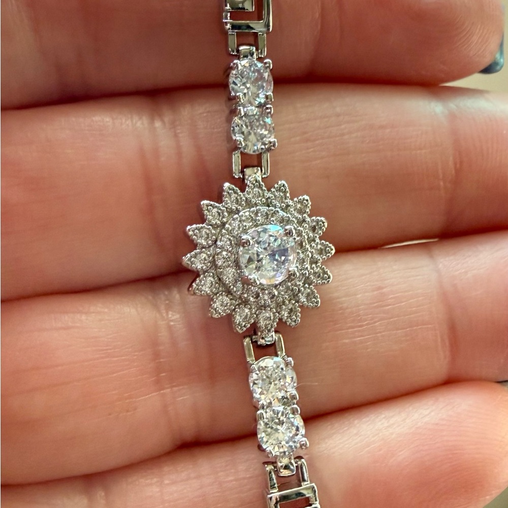 NEW! Pretty Bird Jewelry White Crystal Sunburst & Greek Key Bracelet - 7 inch